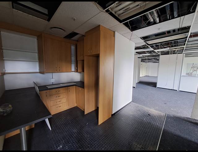284M² OFFICE TO LET IN DUNKELD WEST